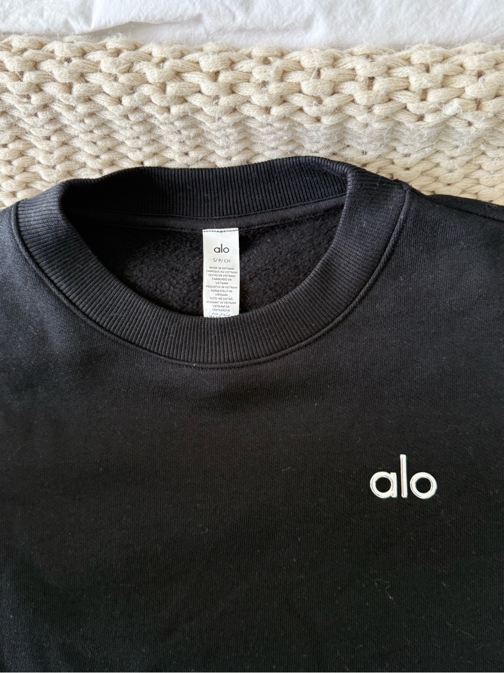 ALO Yoga Black accolade Crewneck Sweatshirt - Picture 2 of 3